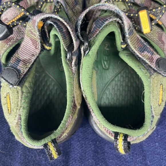 2/$20 Keen Toddler Boy Sandals Size 12 Camo Water Shoes Hike Summer Mountain - Picture 6 of 6